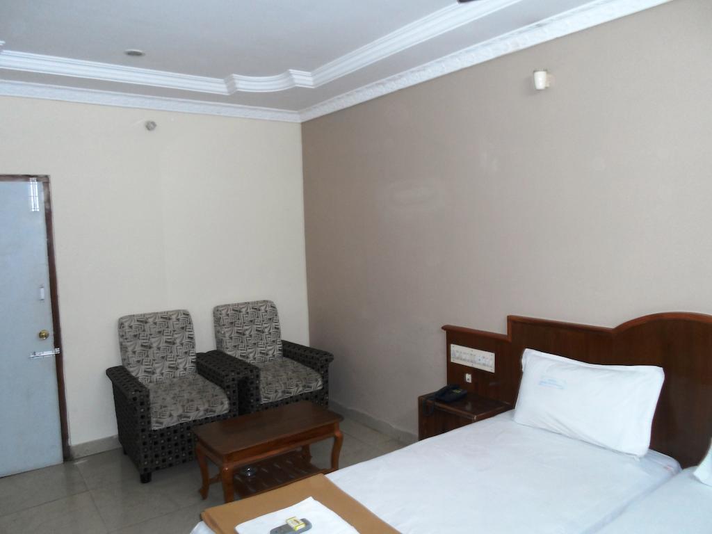 Hotel Sunilkrishna Tirupati Zimmer foto