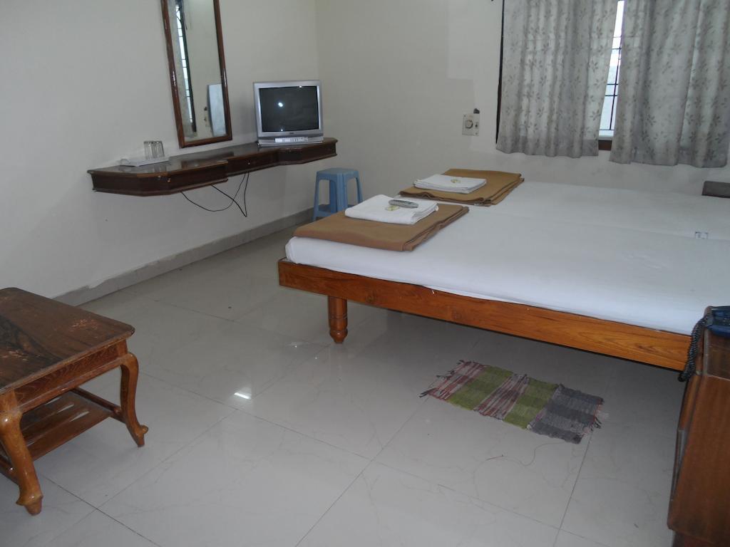 Hotel Sunilkrishna Tirupati Zimmer foto