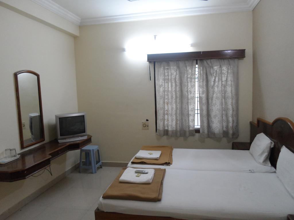 Hotel Sunilkrishna Tirupati Zimmer foto
