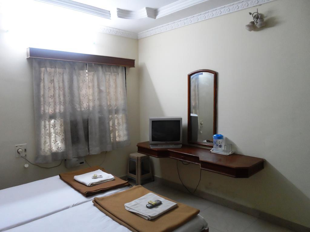 Hotel Sunilkrishna Tirupati Zimmer foto