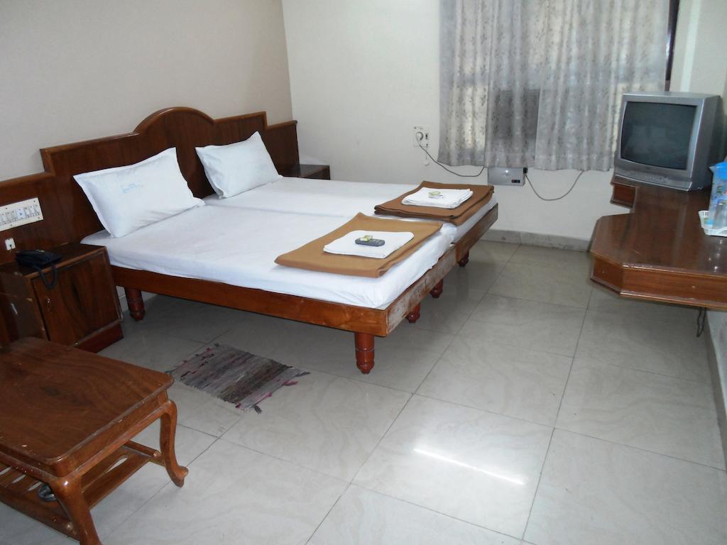 Hotel Sunilkrishna Tirupati Zimmer foto