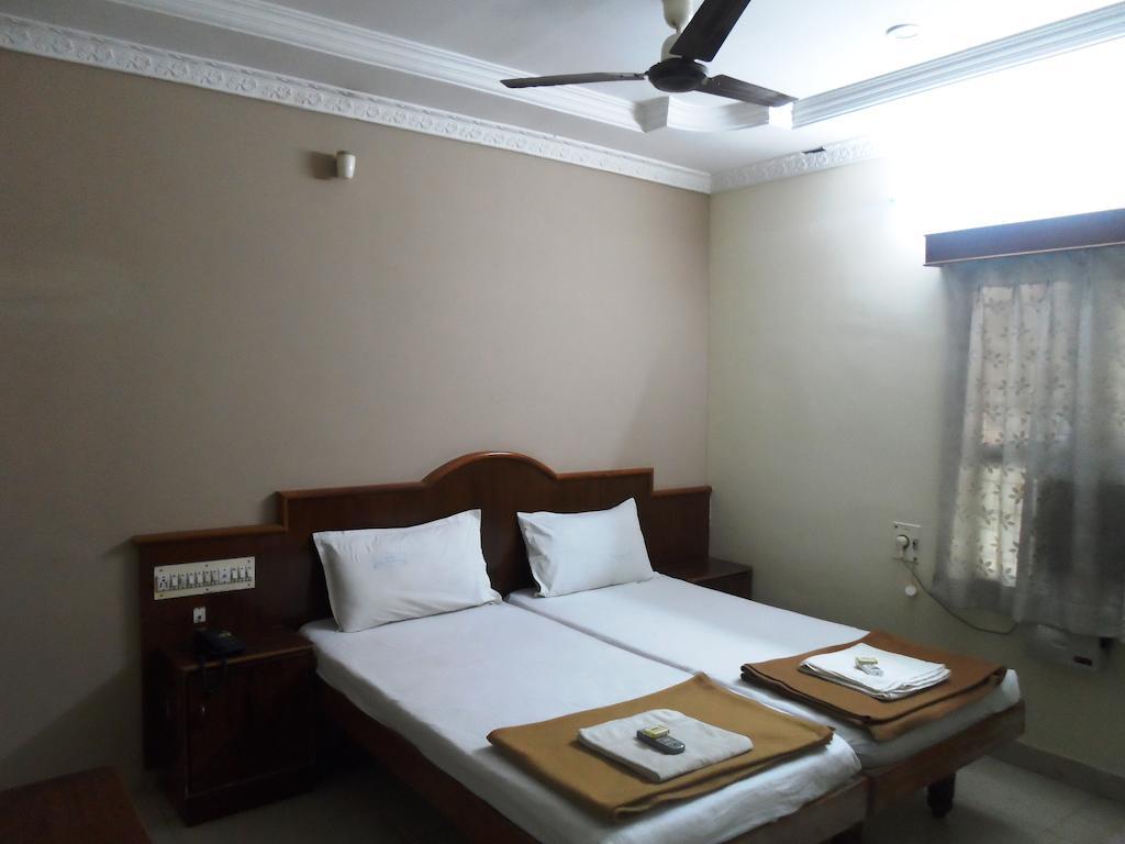 Hotel Sunilkrishna Tirupati Zimmer foto