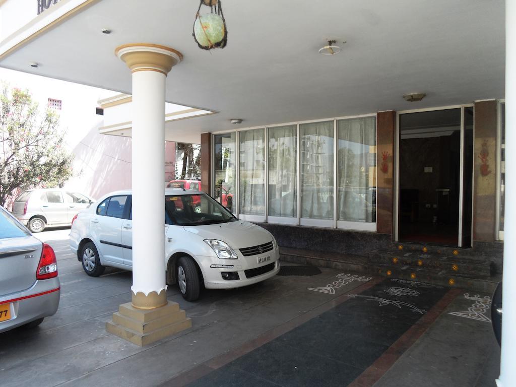 Hotel Sunilkrishna Tirupati Exterior foto